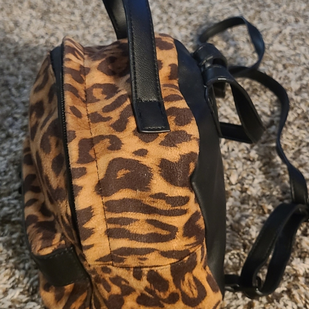Express Mini Backpack purse with Leopard Animal Print - Like New Great Condition - Picture 3 of 4